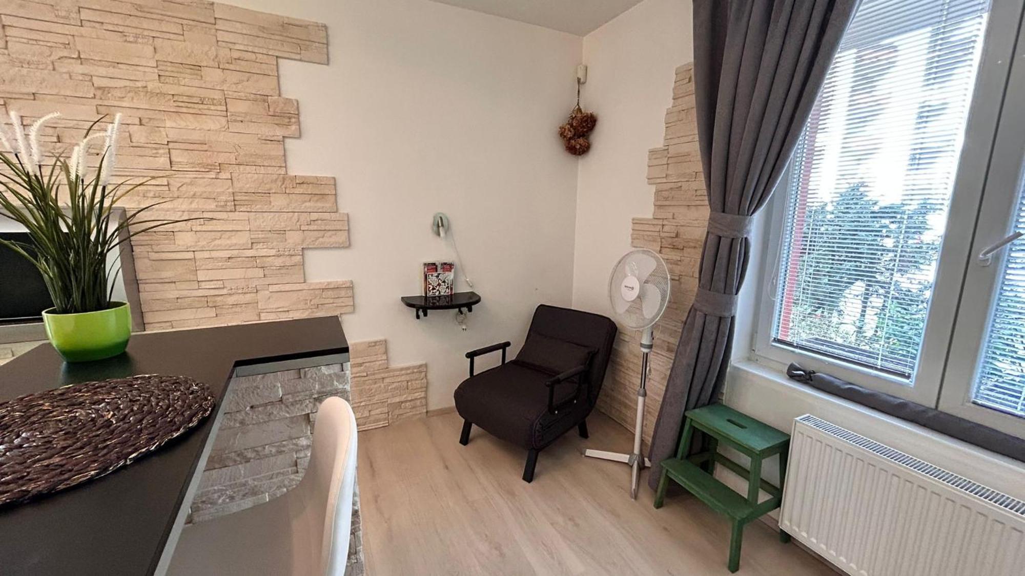 Bastien Studio Near Airport Prague Exterior photo