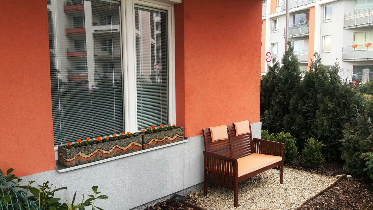 Bastien Studio Near Airport Prague Exterior photo